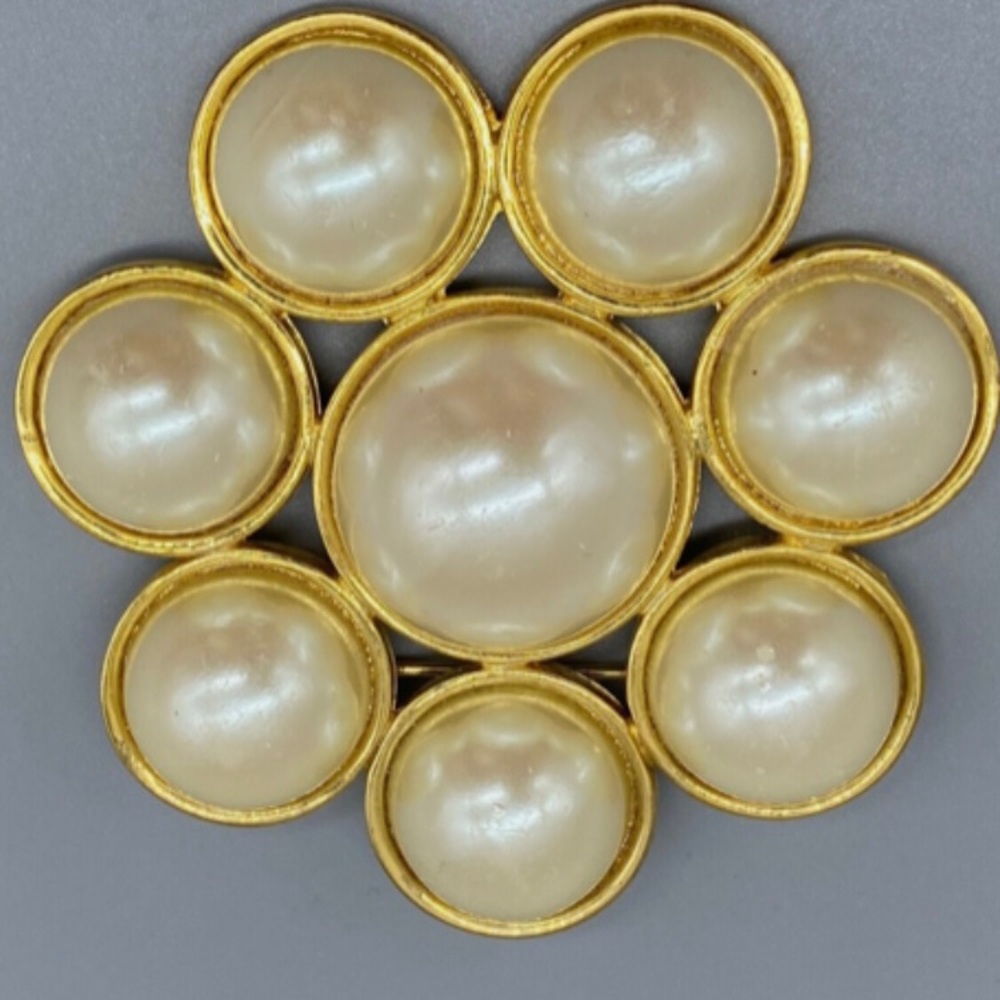 Ann Taylor Vintage Pearl Brooch